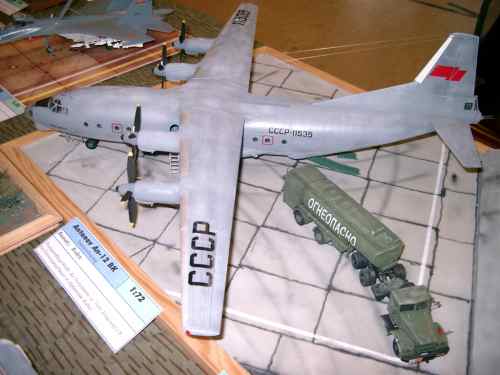 An-12 Roden 1:72