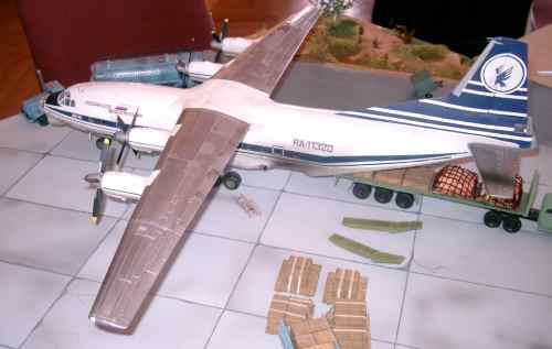 An-12 Roden 1:72