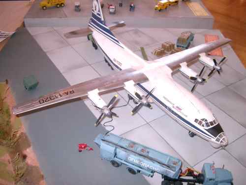 An-12 Roden 1:72